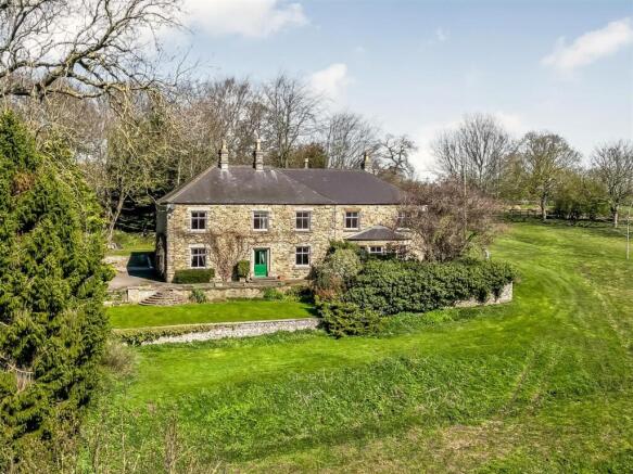 9 bed property, in Leyburn DL8, £850,000