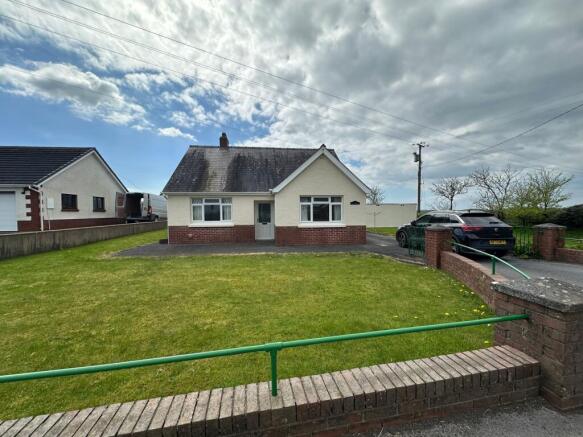 2 bed property, in Llangynin, £275,000