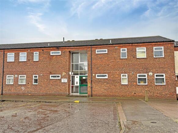 2 bed property, in Glebe Close, £109,000