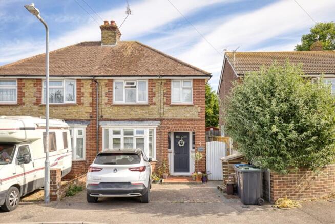 3 bed property, in Augustine Road, £395,000