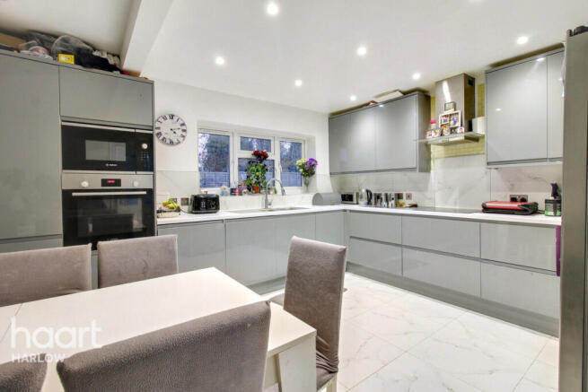 4 bed property, in The Hides, £425,000