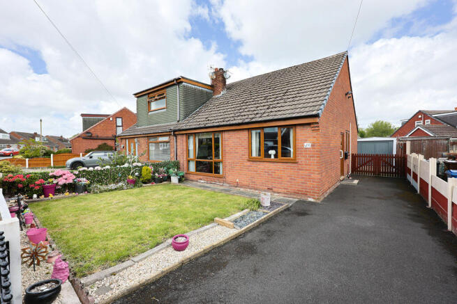 2 bed property, in Ruskin Crescent, £180,000