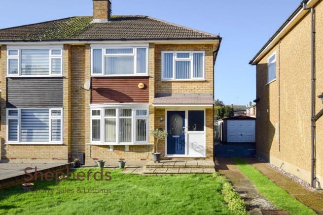 3 bed property, in Elm Drive, £475,000