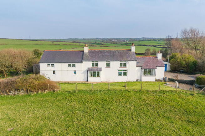 4 bed property, in Mountain Road, £625,000