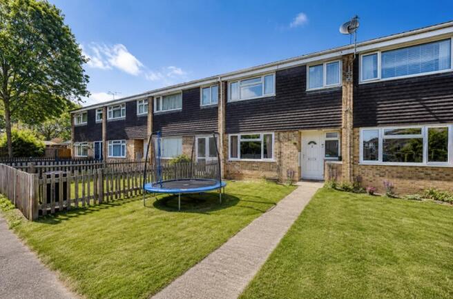 3 bed property, in The Paddock, £300,000