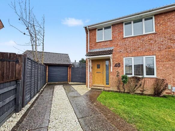 3 bed property, in Chestnut Drive, £295,000