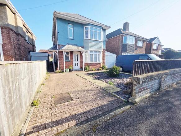 2 bed property, in De Lisle Road, £200,000
