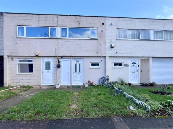 4 bed property, in Rochfords, £325,000