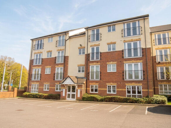 2 bed property, in Actonville Avenue, £130,000
