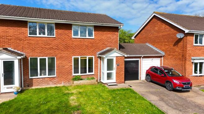 2 bed property, in Mercia Drive, £185,000