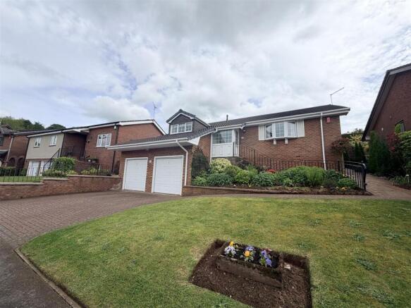 2 bed property, in Sandybrook Lane, £429,500