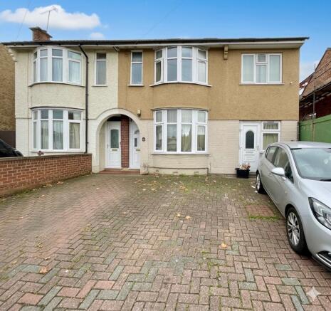 6 bed property, in St. Margarets Avenue, £455,000