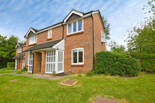 1 bed property, in Oakwood Close, £175,000