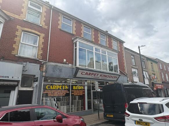 Land, in 32 Windsor Road, £90,000