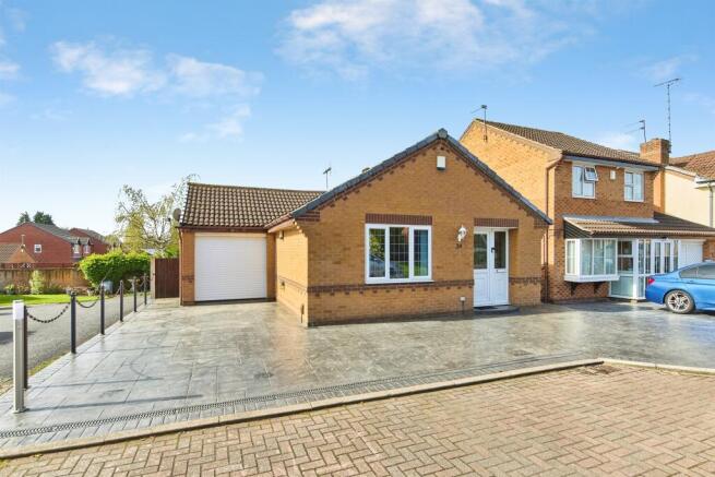 1 bed property, in Eastbrae Road, £230,000