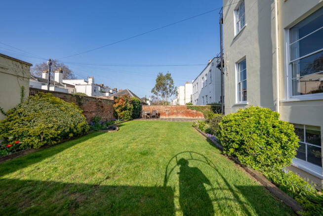 2 bed property, in Wellington Square, £269,950