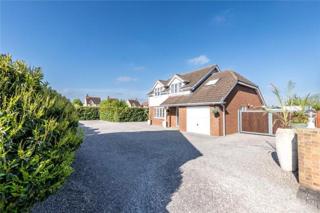 4 bed property, in Stonebridge Road, £735,000