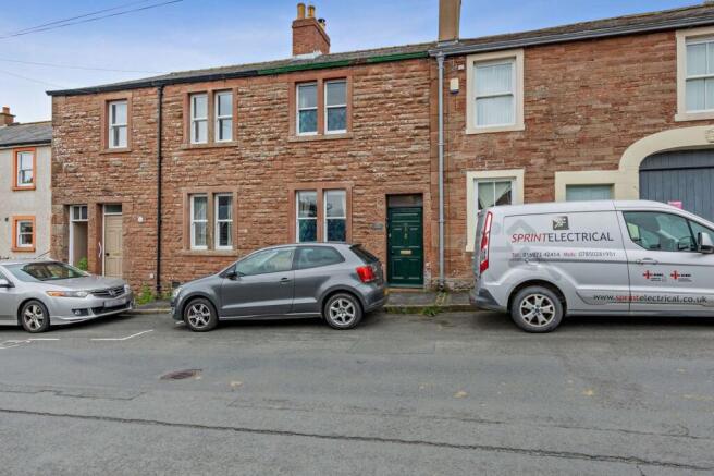 2 bed property, in Longthwaite Road, £145,000