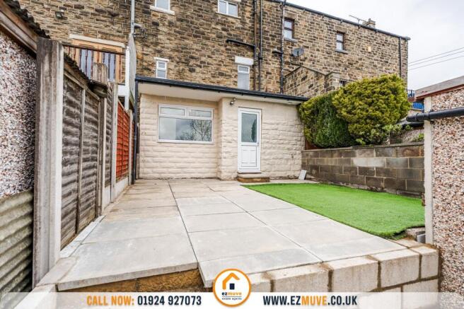 2 bed property, in Overthorpe Road, £150,000