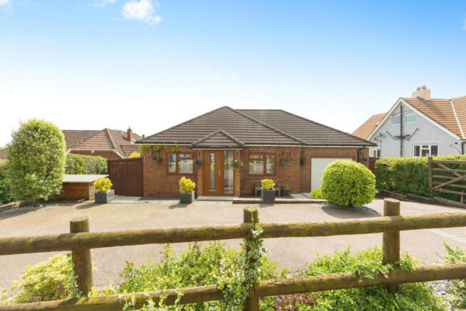 3 bed property, in Pilgrims Way, £625,000