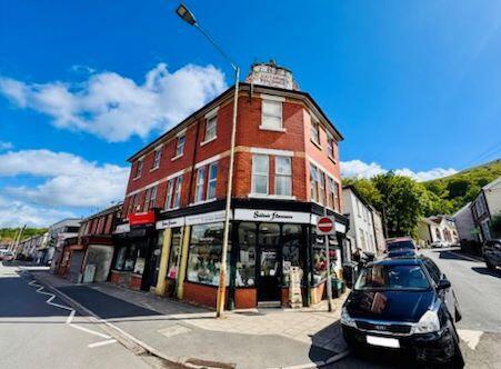 8 bed property, in Merthyr Tydfil CF48, £225,000