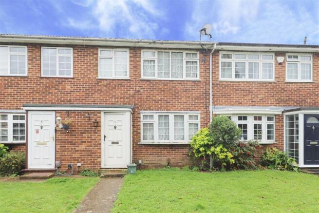 3 bed property, in Vineries Close, £440,000