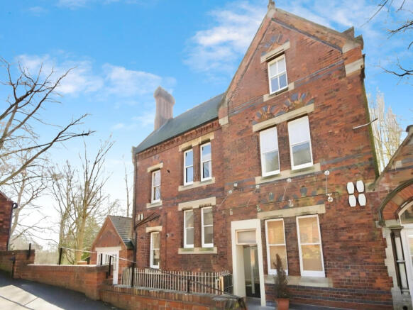 2 bed property, in 14 Lindum Terrace, £285,000