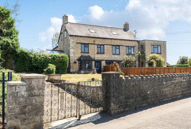 4 bed property, in Woodcock Lane, £475,000