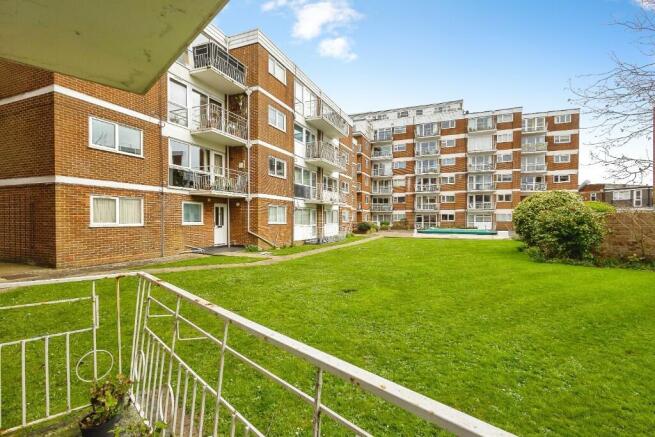 3 bed property, in Elmhurst Road, £210,000