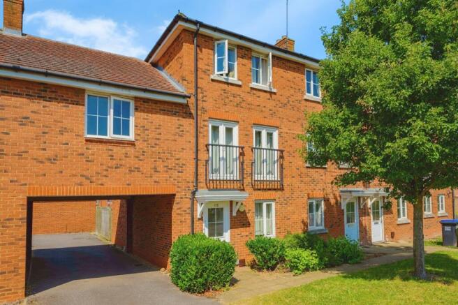 5 bed property, in Cunningham Avenue, £475,000