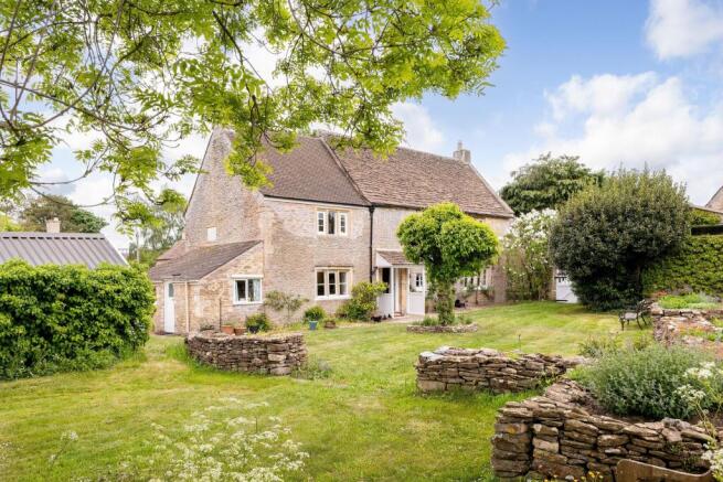 4 bed property, in Gastard Lane, £800,000