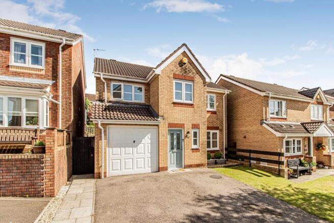 4 bed property, in Delfryn, £409,500