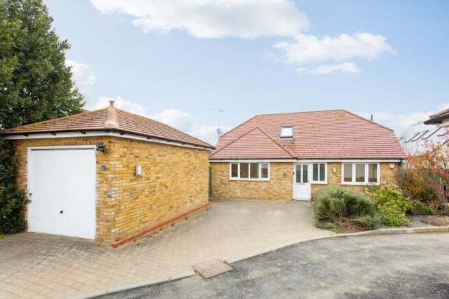 3 bed property, in Orchard Grove, £500,000