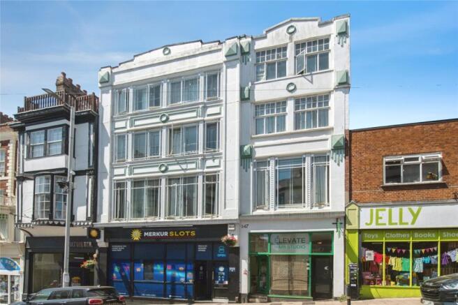 2 bed property, in Fore Street, £155,000