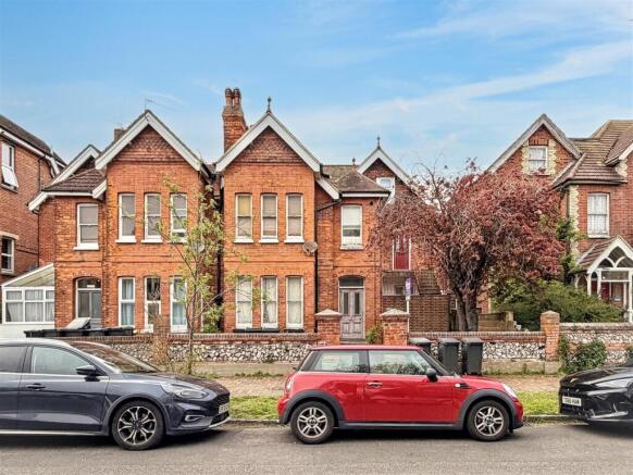2 bed property, in Enys Road, £99,950