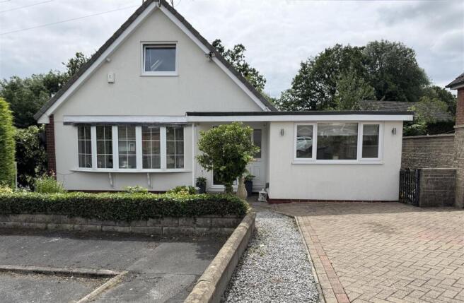 4 bed property, in Pennine Drive, £380,000