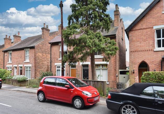 2 bed property, in Main Street, £240,000