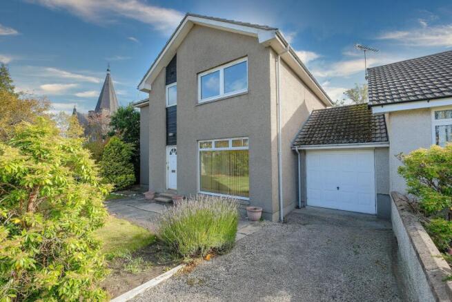 5 bed property, in Bank Brae, £240,000