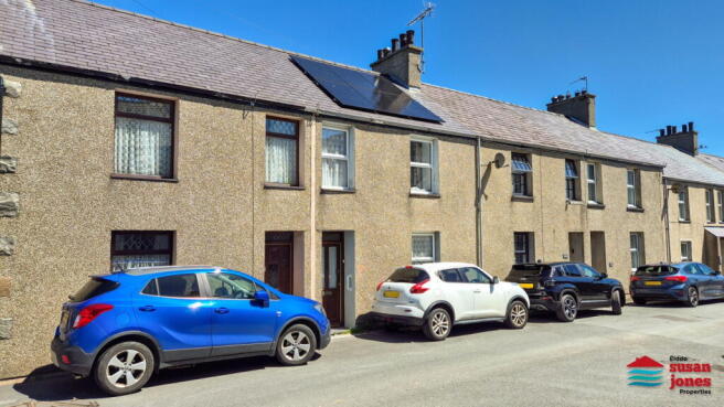 3 bed property, in Trefor, £100,000