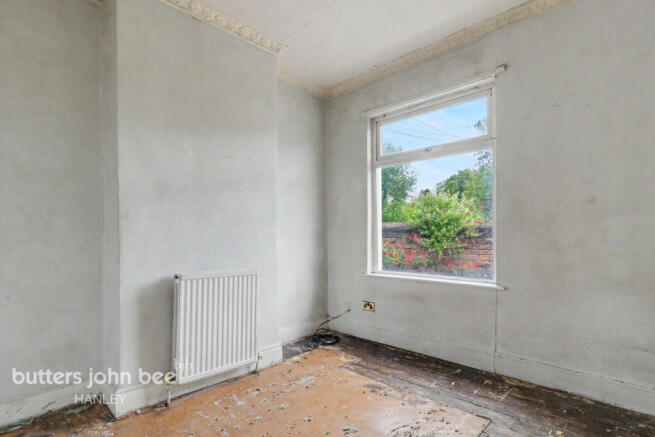 2 bed property, in Stoke-On-Trent ST4 7, £60,000