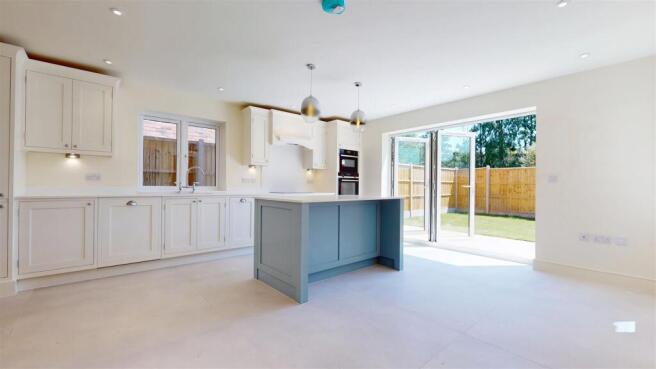 4 bed property, in Hartwell Road, £625,000