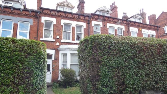 5 bed property, in Clarendon Road, £550,000