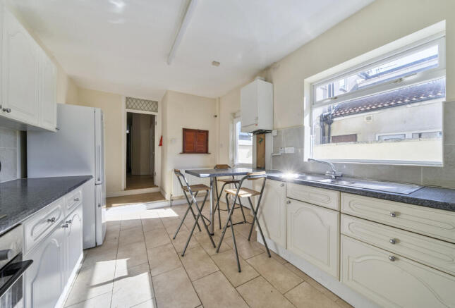 3 bed property, in Beverley Road, £395,000