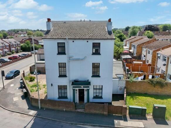 9 bed property, in Holyhead Road, £350,000