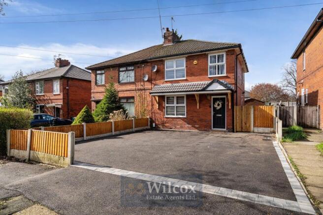 3 bed property, in Ainsworth Road, £210,000