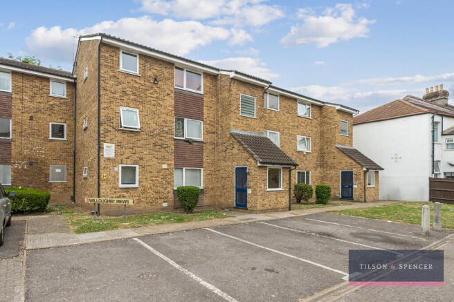 1 bed property, in Willoughby Lane, £155,000