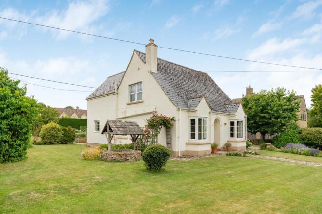 2 bed property, in Southrop, £695,000