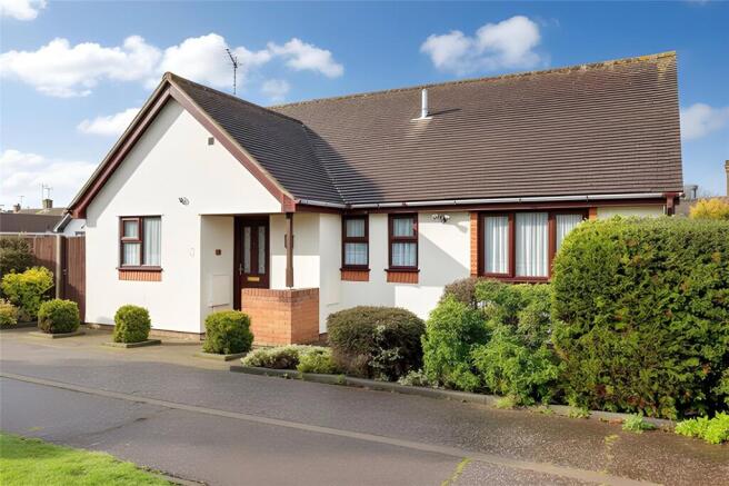 3 bed property, in Connaught Drive, £575,000