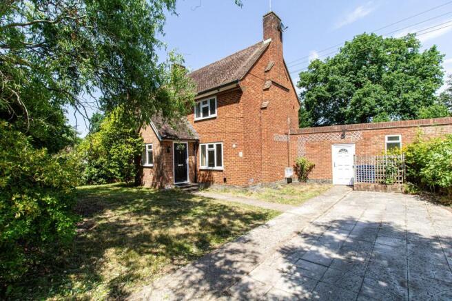 3 bed property, in Pyestock Crescent, £485,000