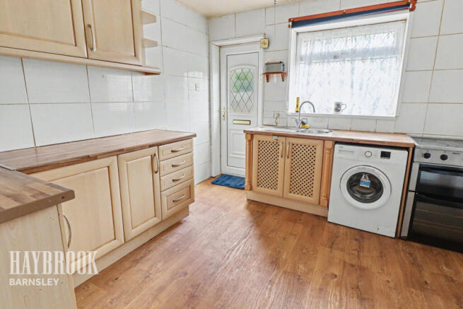 2 bed property, in Stainborough Close, £250,000